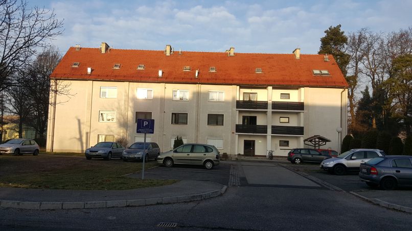 Blok kjer živita Stojan Kamenšek in Leonida Weingerl