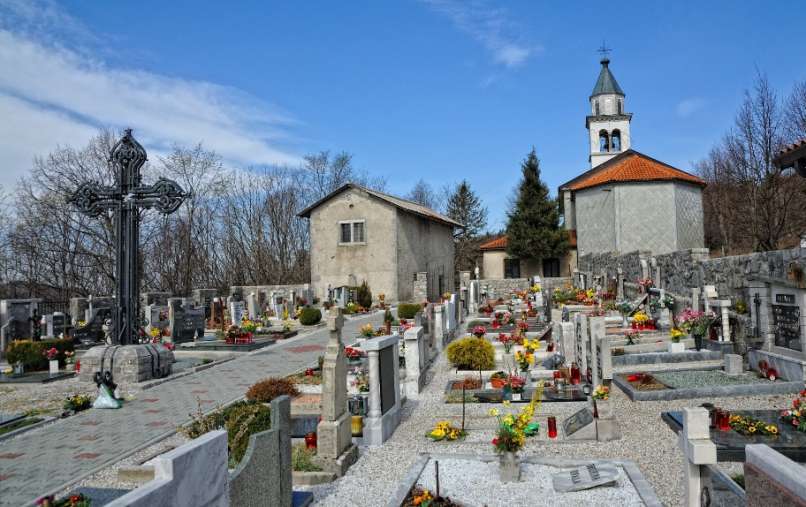 Zdravko je pokopan na pokopališču v Lokovcu