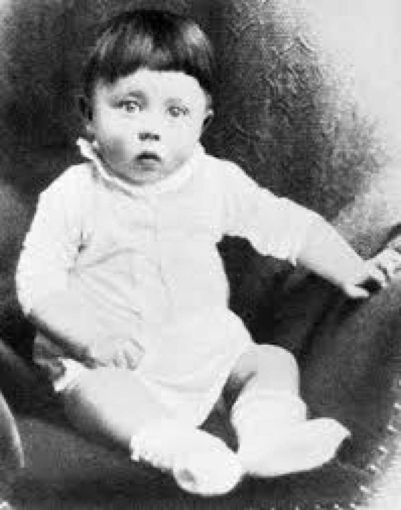 hitler kot dojenček