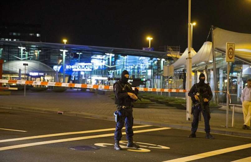 Schiphol, letališče, Nizozemska, nizozemska policija 4