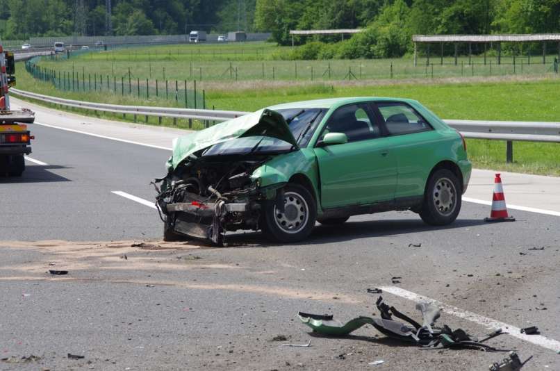 Prometna nesreča, zelen Audi