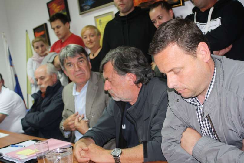 Anton Anderlič tretji z desne