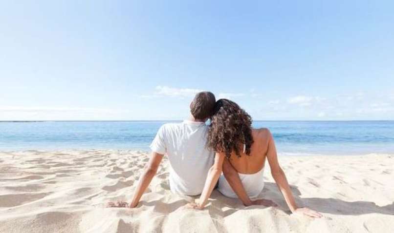 A-couple-on-beach-holiday-543313 (1)