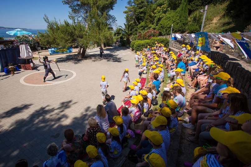 Debeli rtič predstava gusar val in pika