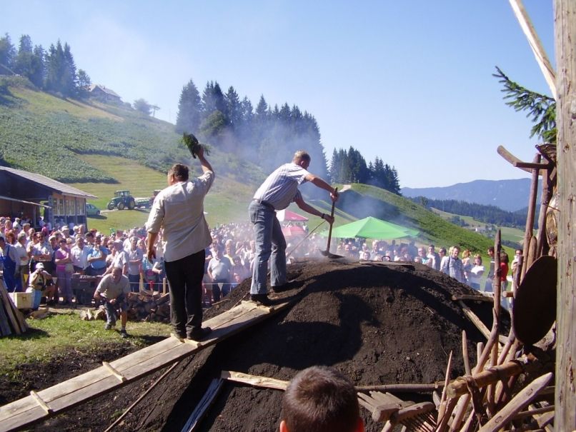 dan oglarjev, stari vrh, škofja loka