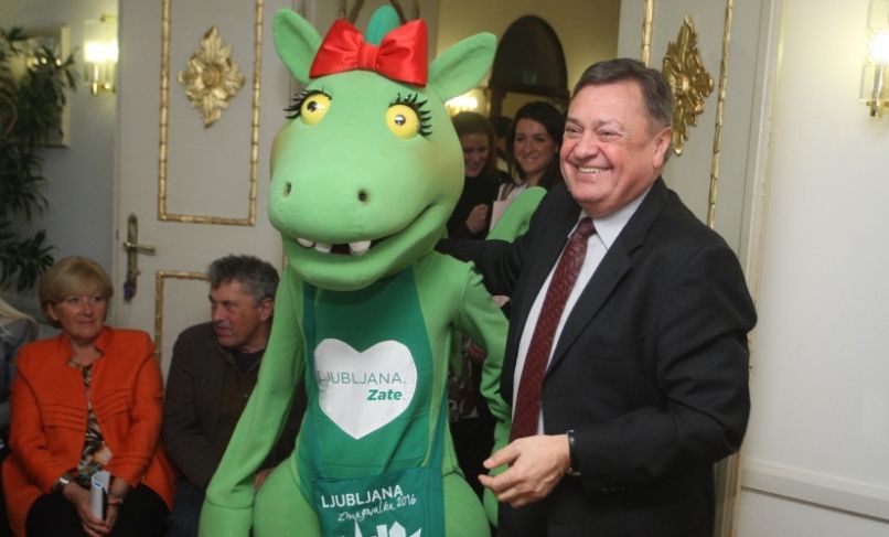 The Mayor with the European Green Capital 2016 mascot Flora_Nik Rovan