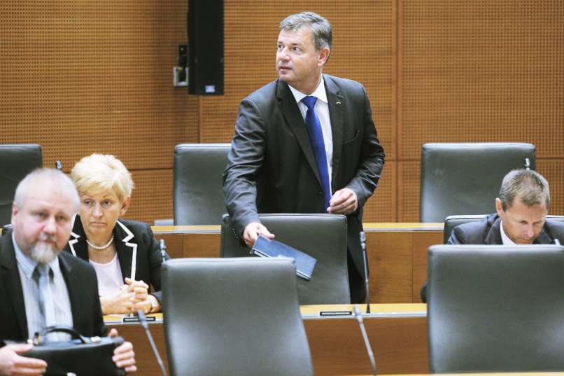 minister Peter Gašperšič