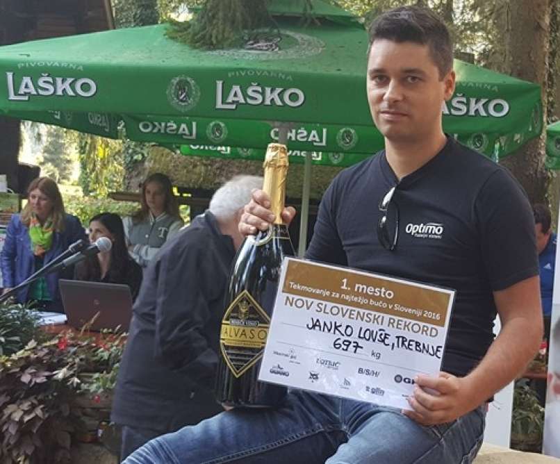 Janko Lovše z bučo