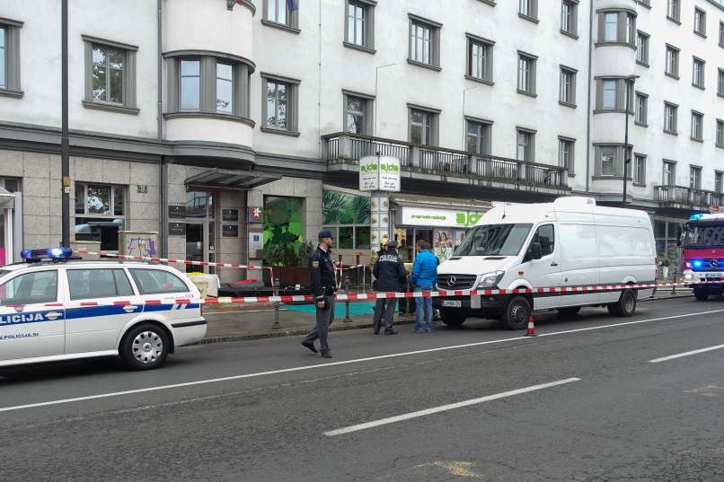 Vrhovno tožilstvo, gasilci, trak, slovenska policija, pošiljka