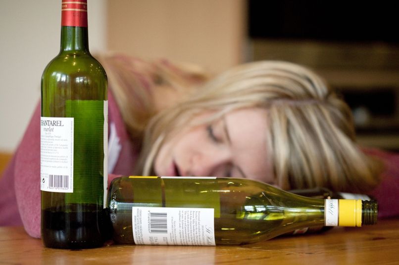 alkohol, alkoholizem, pijača, dekleta