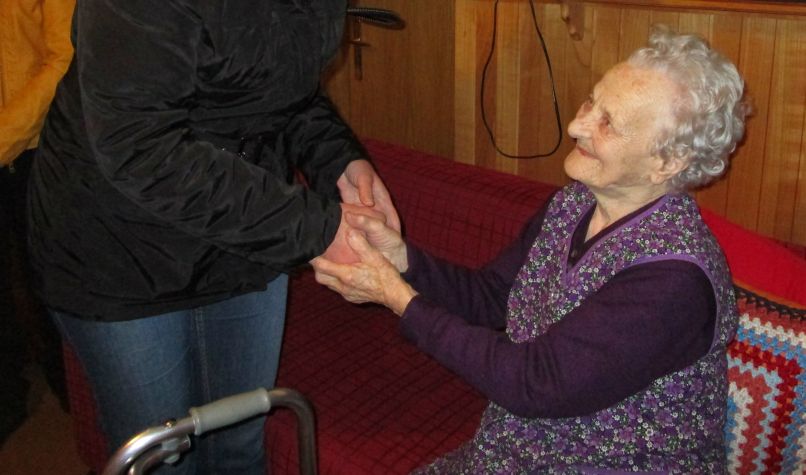 Štefanija Kravanja se je z mnogimi poveselila ob stotem rojstnem dnevu