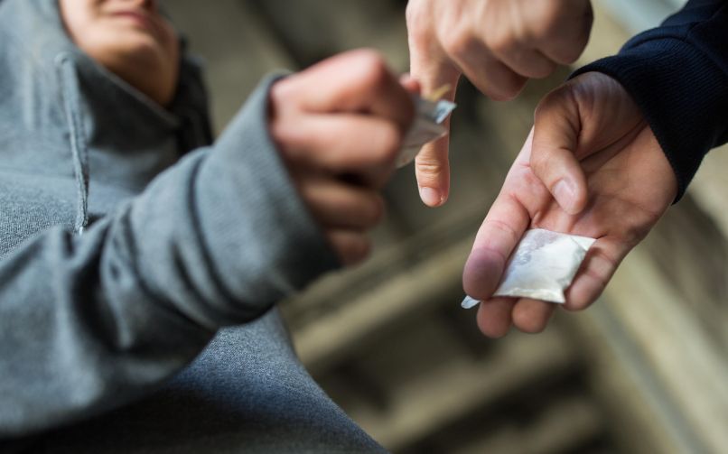 Najstniki so vzpostavili preprodajalsko in tihotapsko verigo