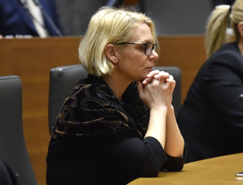 Anja Kopač Mrak zamišljena