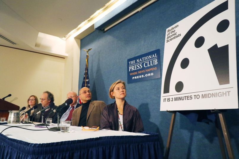 Ura - doomsday clock, uničenje sveta, jedrski znanstveniki, 27, januar 2017