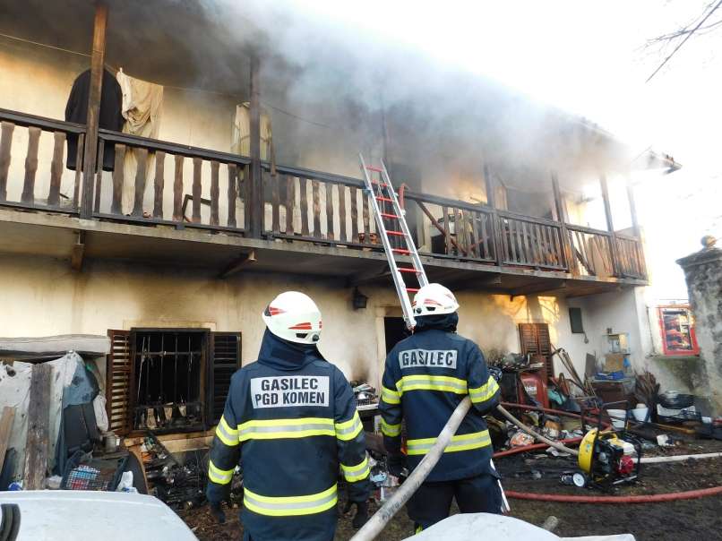 Pogorela hiša je last 80-letnega domačina