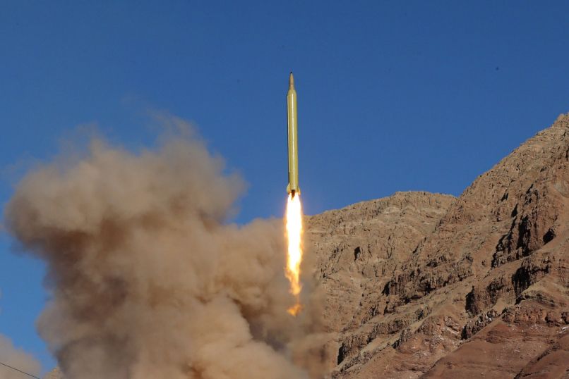 balistični raketni izstrelek, testna izstrelitev, Iran, raketa