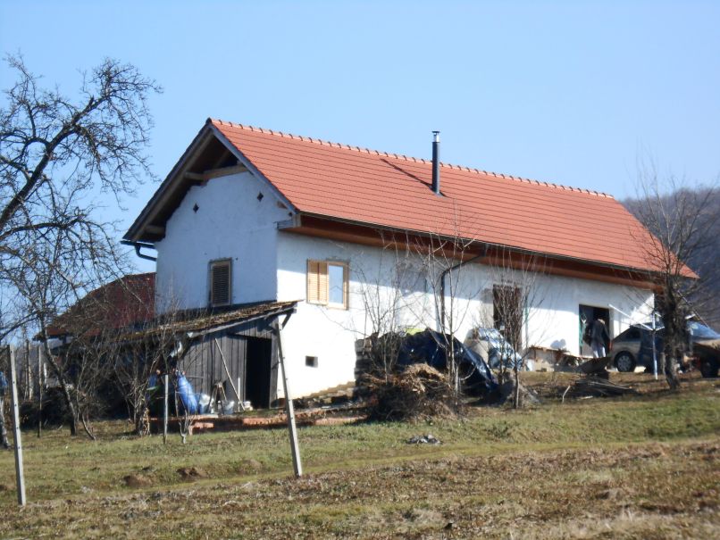 2 - ales je s svojo mamo zivel