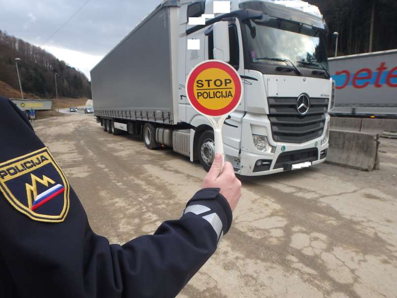 Tovorno vozilo, slovenska policija, tovornjak, priklopnik