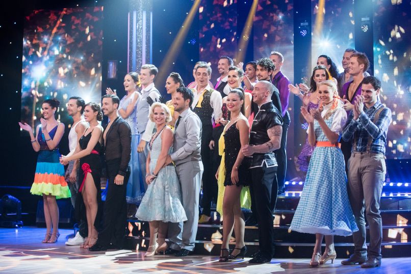 Zvezde plešejo plesni pari