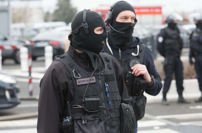 terorizem letališče francija orly 2