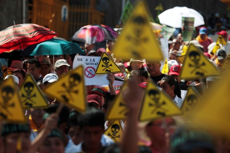 San Salvador protesti proti rudarjenju kovin