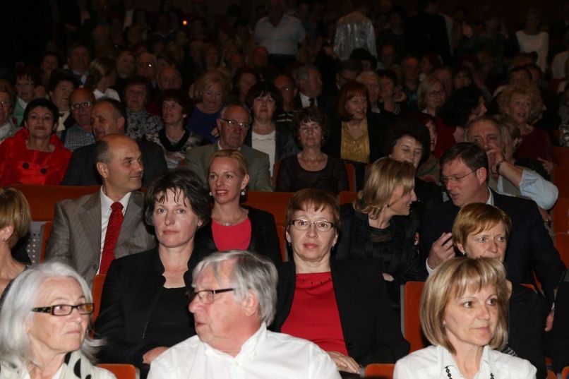 miro cerar, mojca stropnik