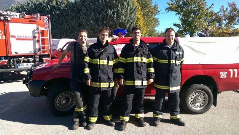 Jernej Bavčar (drugi z leve) opozarja na pomembnost natančnih informacij ob klicu na 112
