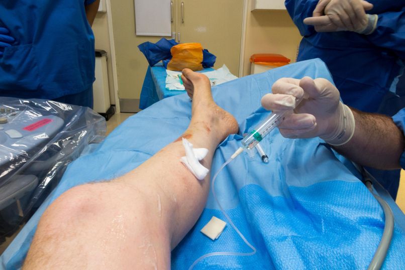 Dr. Zimmermann naj bi operacije žil opravljal kar v hotelskih sobah