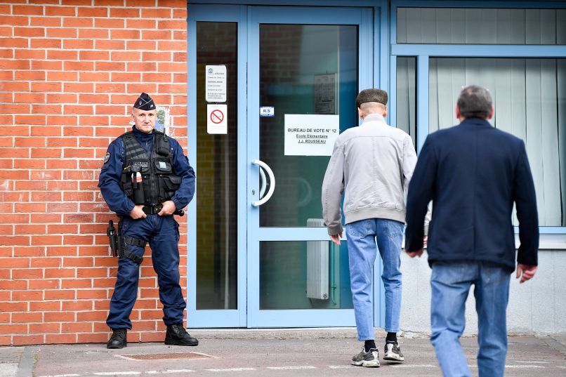 francija, policija, volitve, predsedniške, volišče, 2017