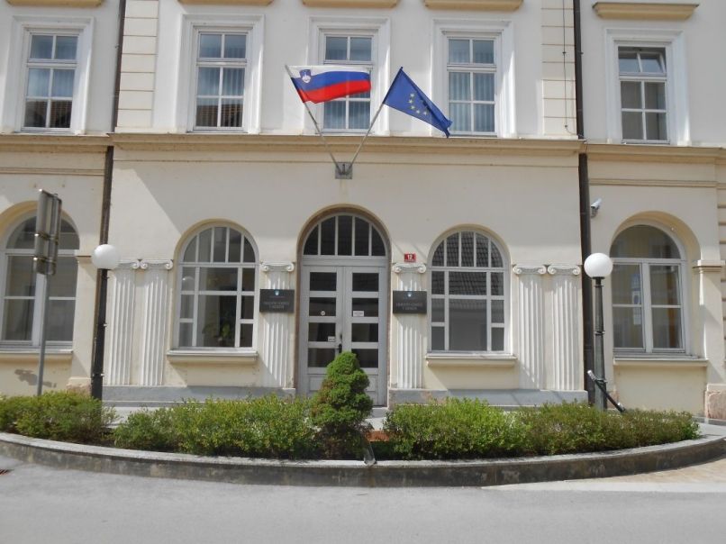 na krskem sodiscu