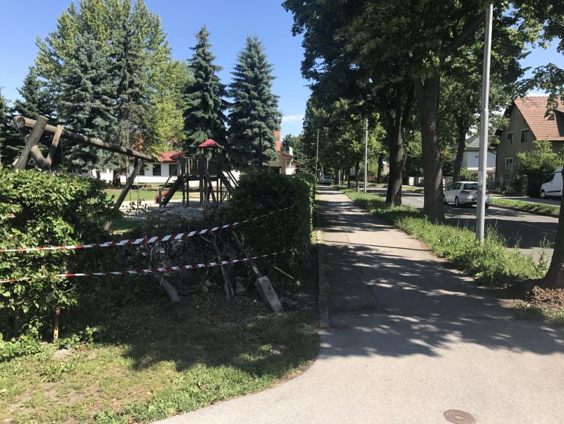 vrtec Jadvige Golež, nesreča, ograja, avtomobil, igrišče