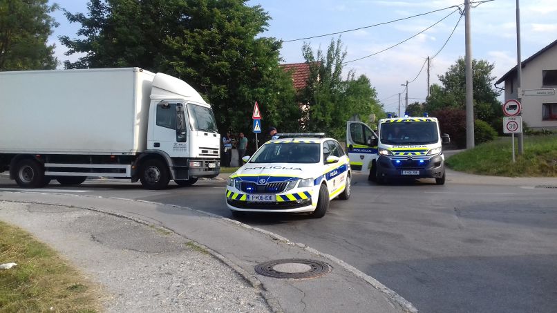 policija, cesta na vevce, peska, prometna nesreca