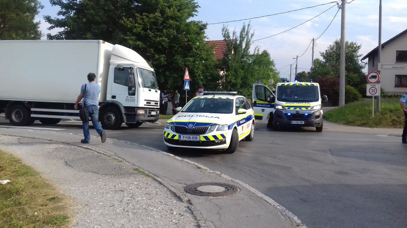 policija, cesta na vevce, peska, prometna nesreca