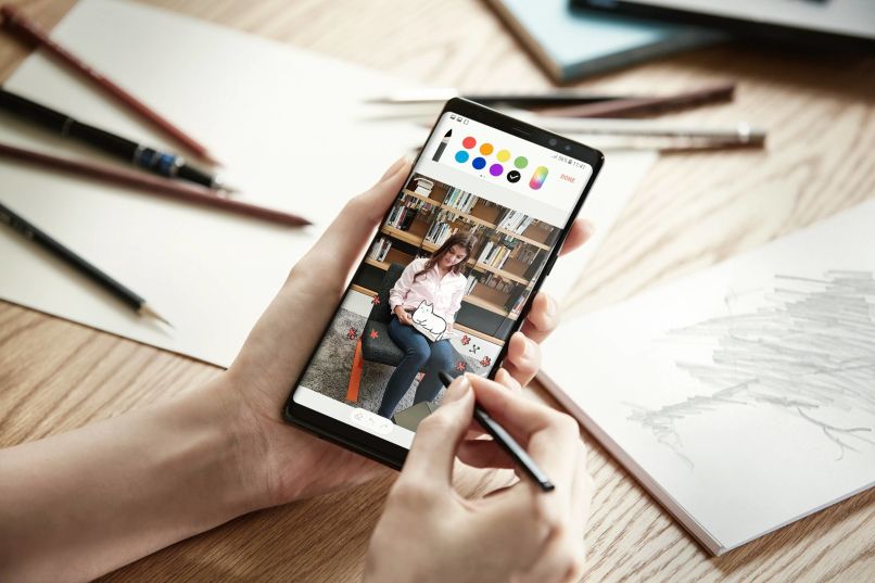 note 8 naslovna