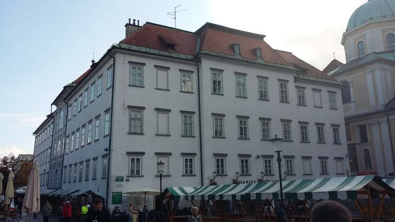 pogačarjev-trg