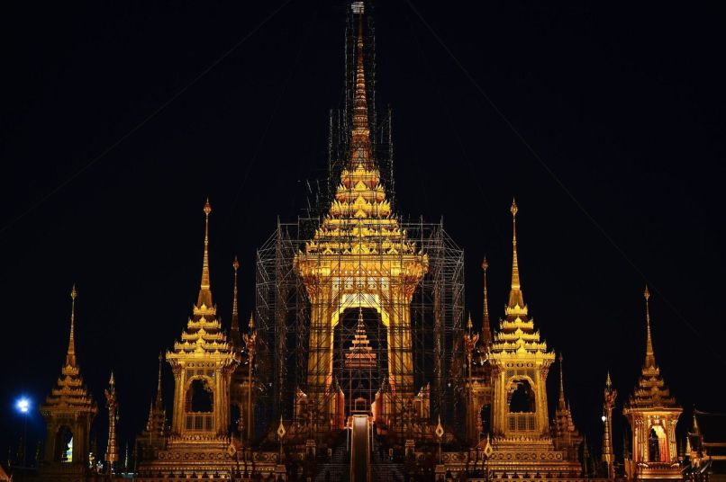 tajska bangkok krematorij bumibol aduljadej