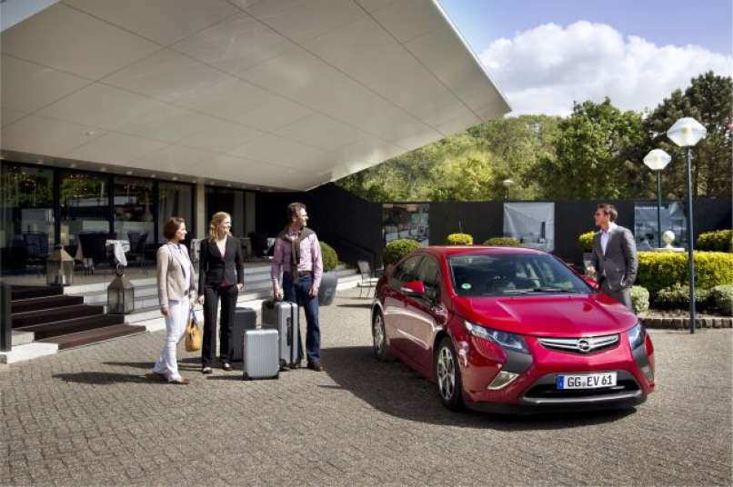 Opel in Europcar sta sklenila sodelovanje za izposojo električnih vozil