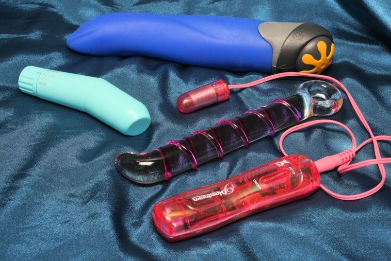vibrator, dildo, spolni pripomočki