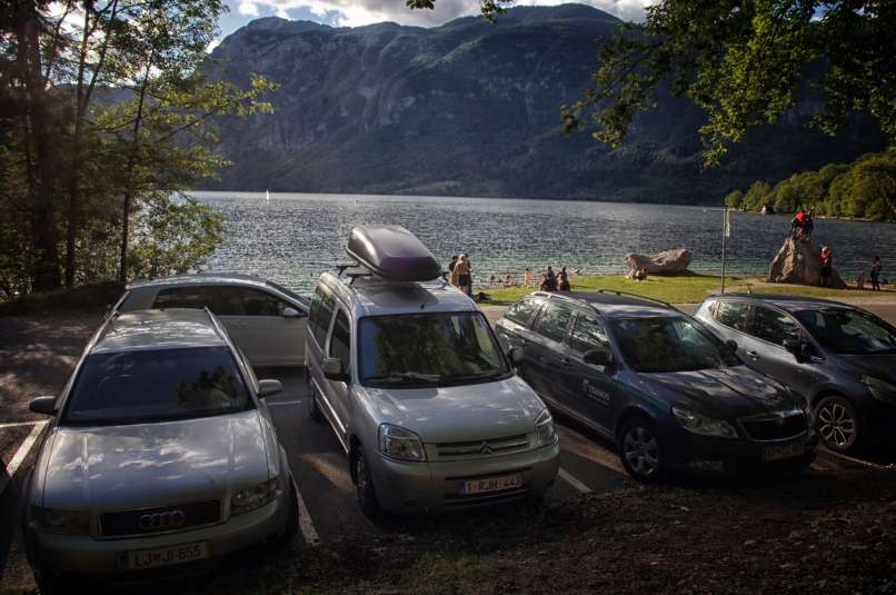 avtomobili, parkiranje, bohinjsko jezero, bohinj