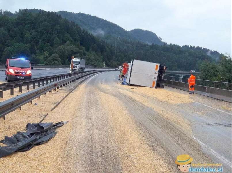 prometna nesreča, štajerska avtocesta, koruza, tovornjak