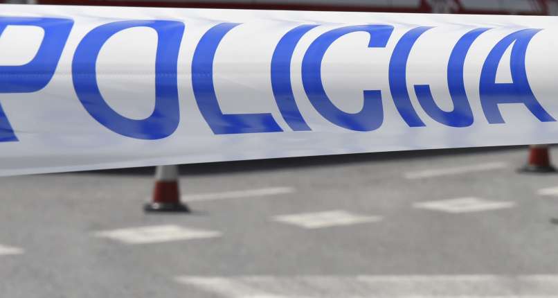 slovenska policija, slovenski gasilci, prometna nesreča, trčenje, trak, simbolična