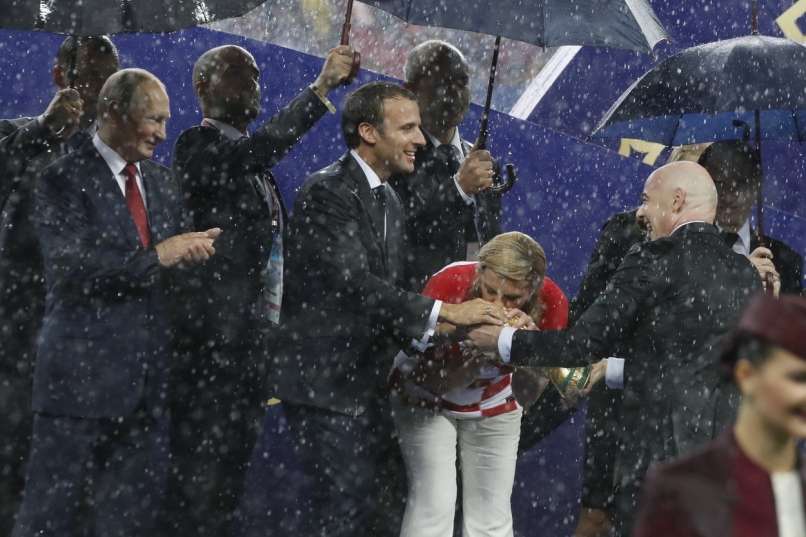 macron_kitarović-pokal-sp moskva 2018