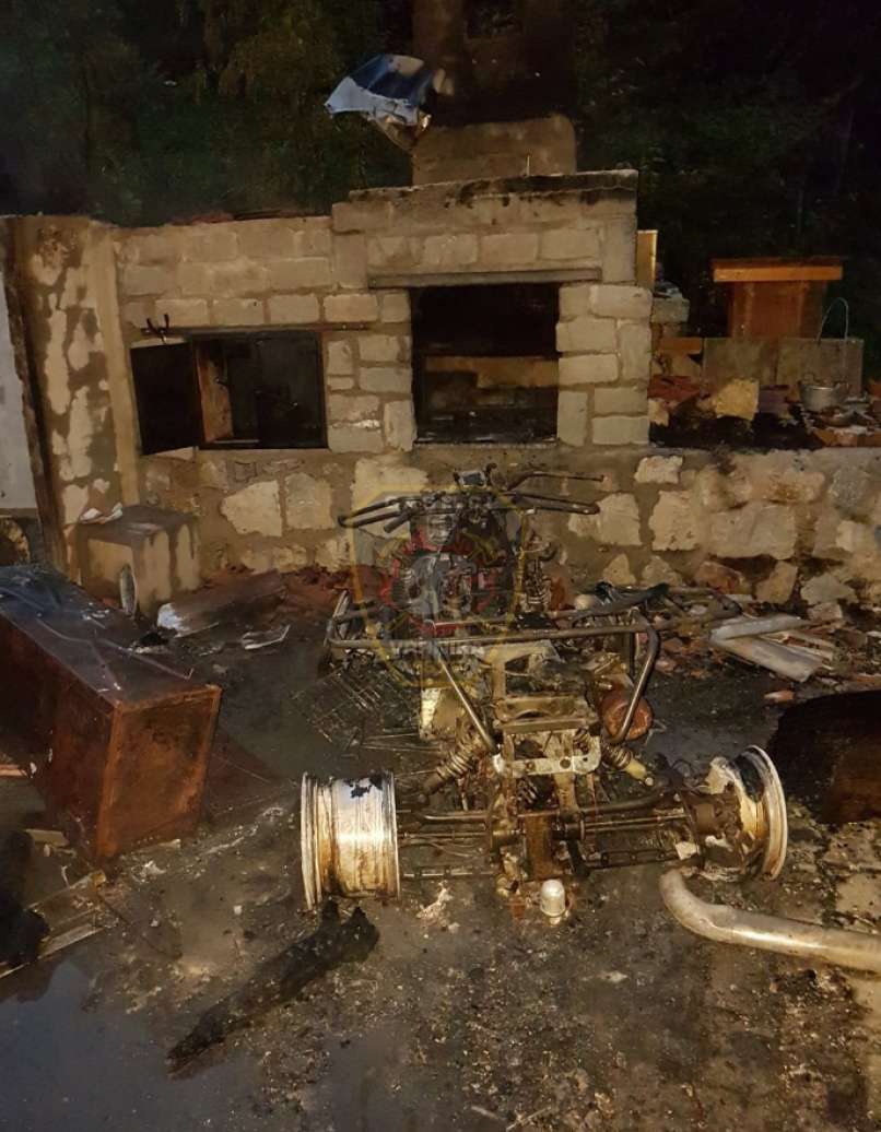 vrhnika, požar, lesen vikend