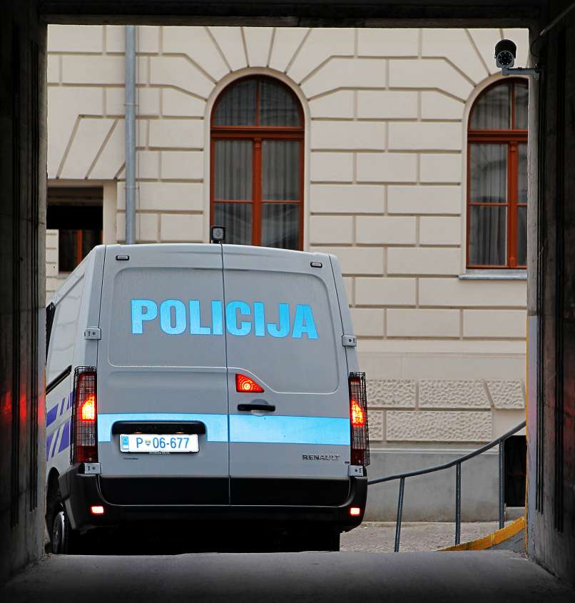 policija