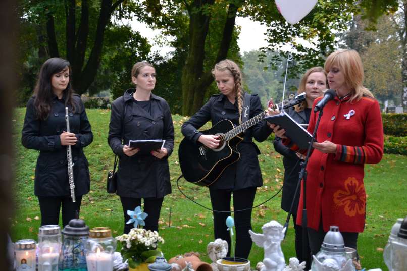 Mednarodni dan spomina na otroke umrle med nosečnostjo in kmalu po rojstvu