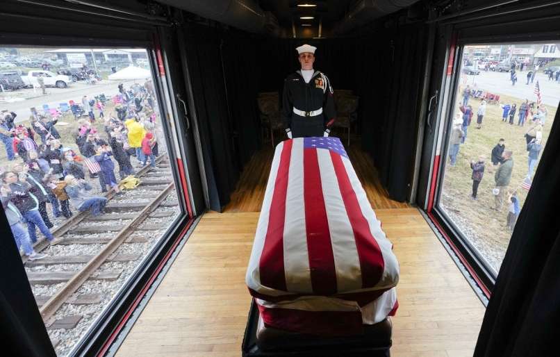 George Bush starejši_pogreb-vlak_houston 2