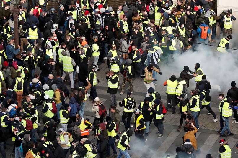 pariz.rumeni jopiči