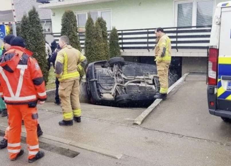 pšata, avto, hiša