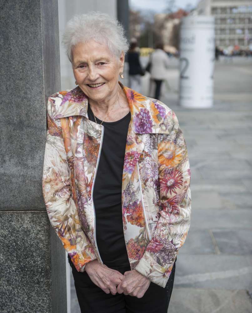 mojca senčar