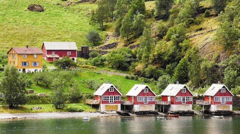 Krizarjenje_norveski_fjordi_msc_Flaam_vasica